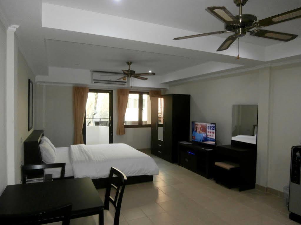 The Classroom Hotel Pattaya Eksteriør bilde