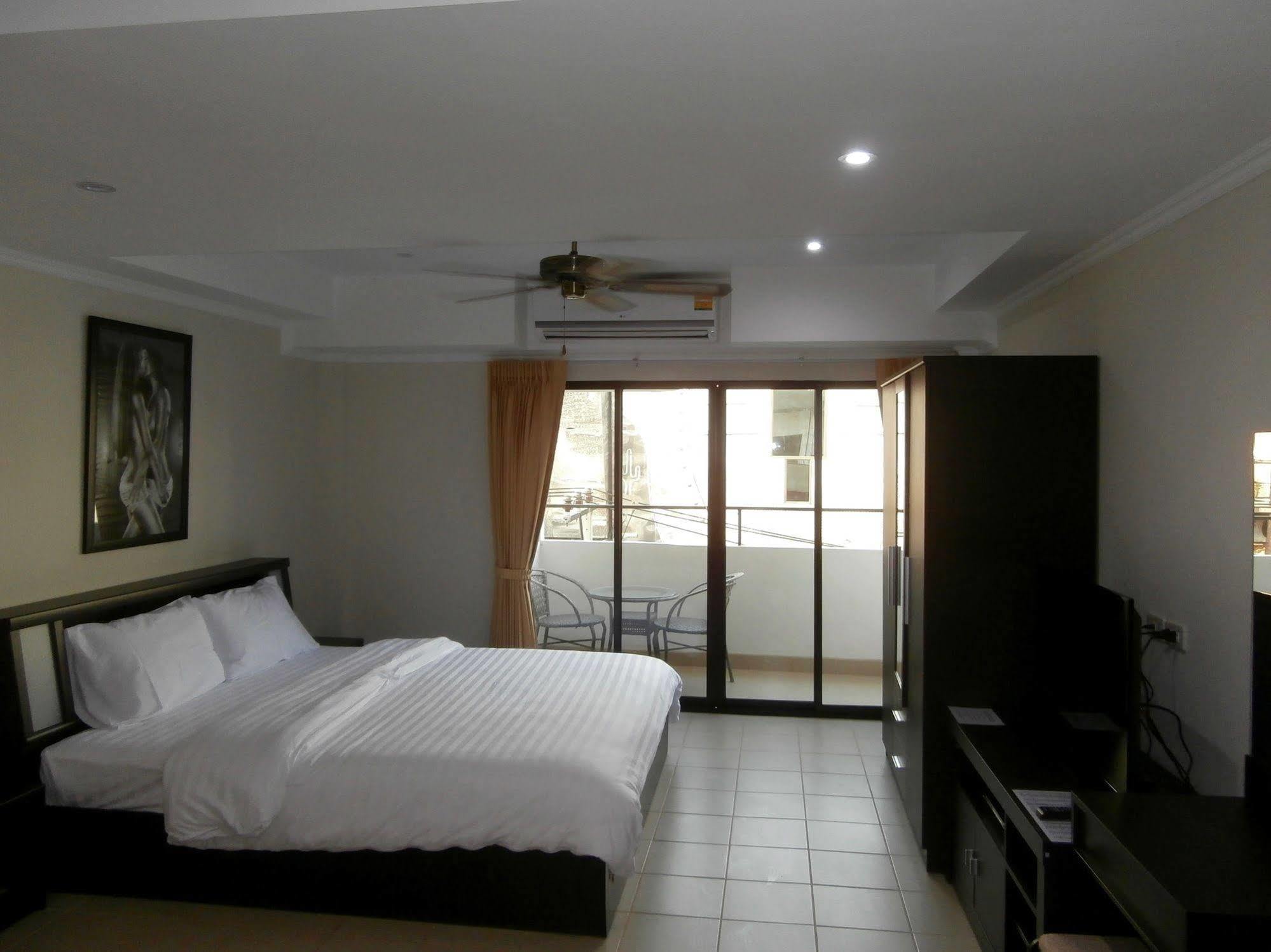 The Classroom Hotel Pattaya Eksteriør bilde
